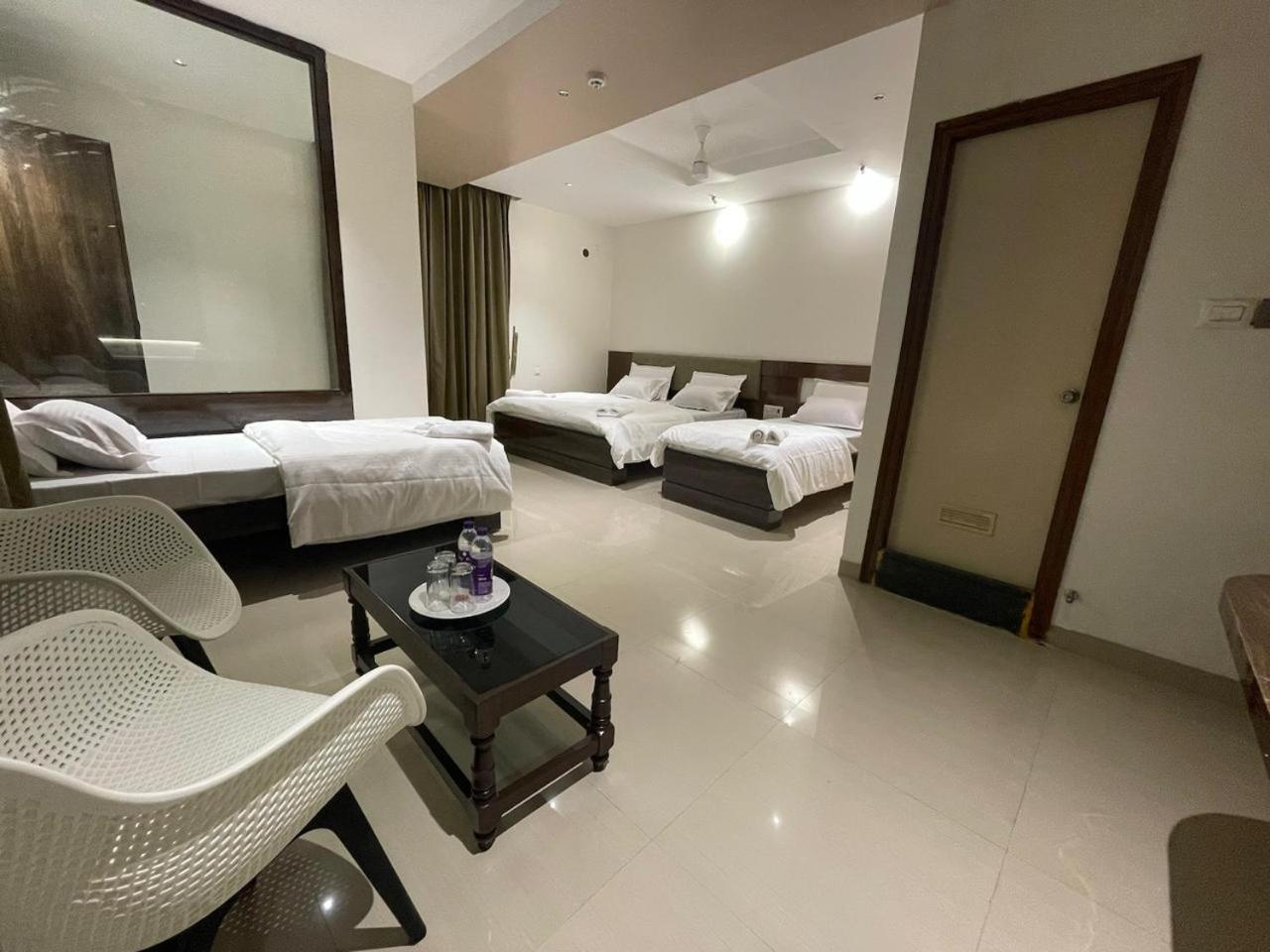 Model Grand Inn Bellary Kültér fotó