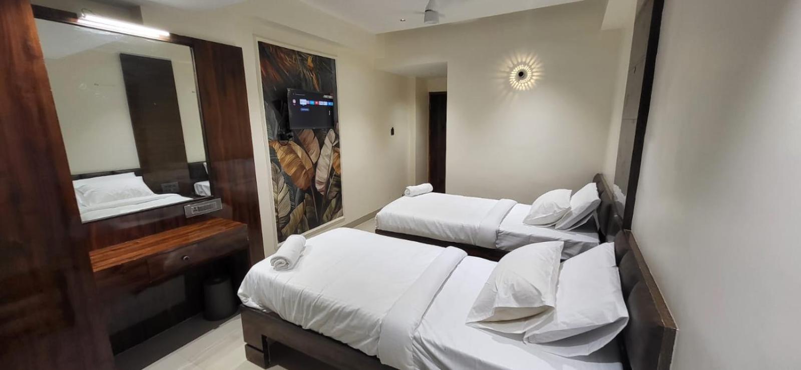 Model Grand Inn Bellary Kültér fotó