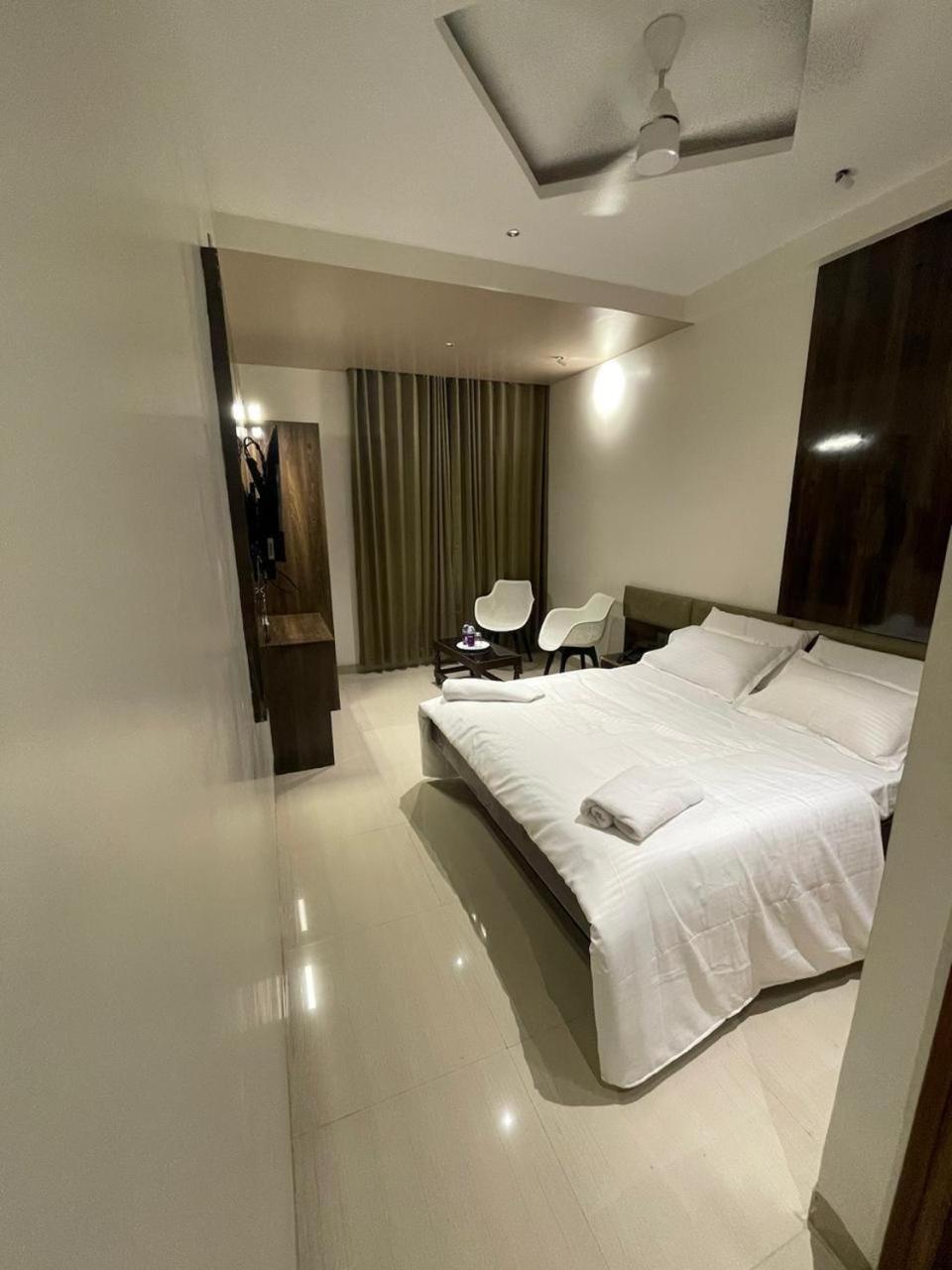 Model Grand Inn Bellary Kültér fotó