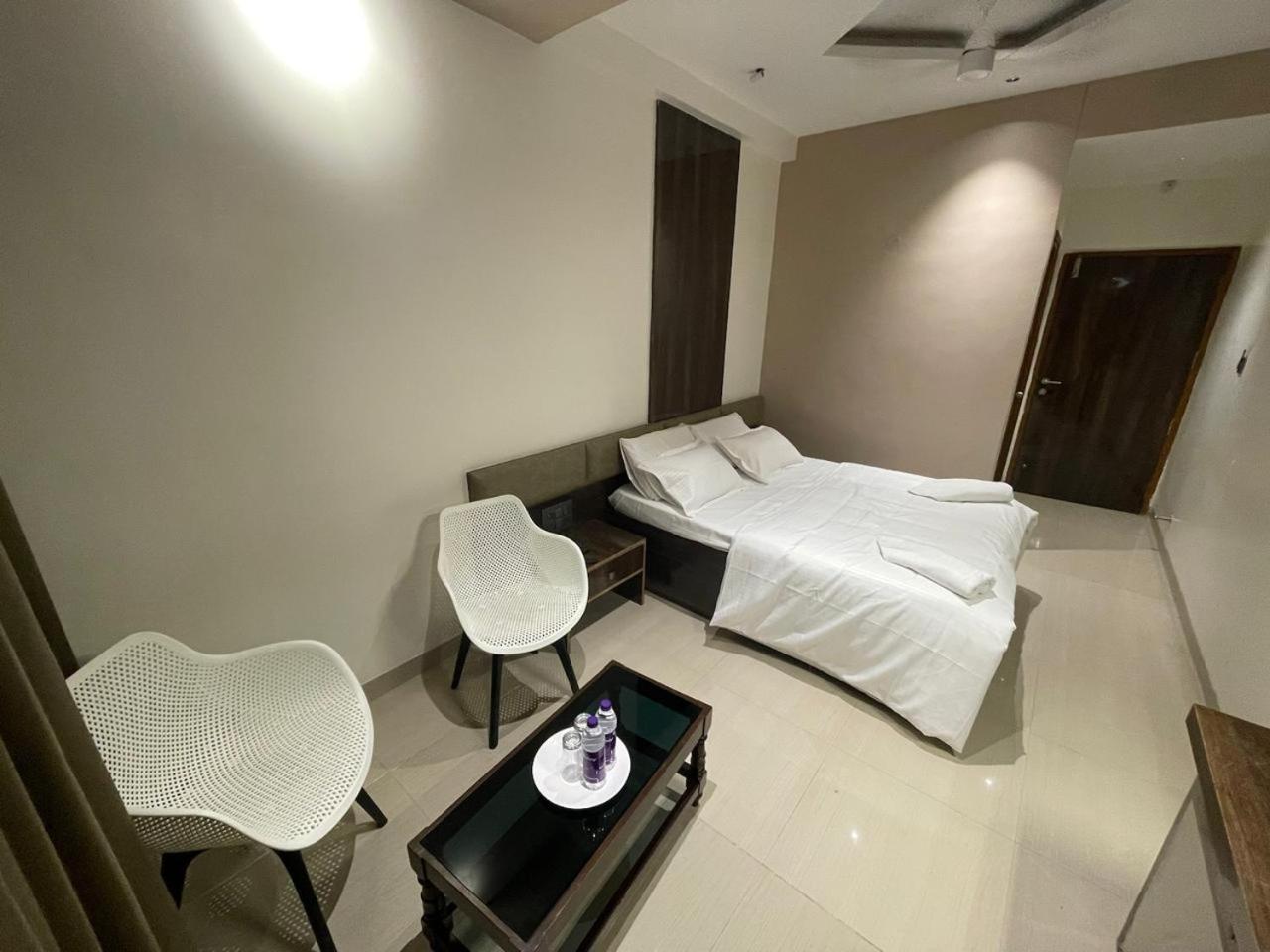 Model Grand Inn Bellary Kültér fotó