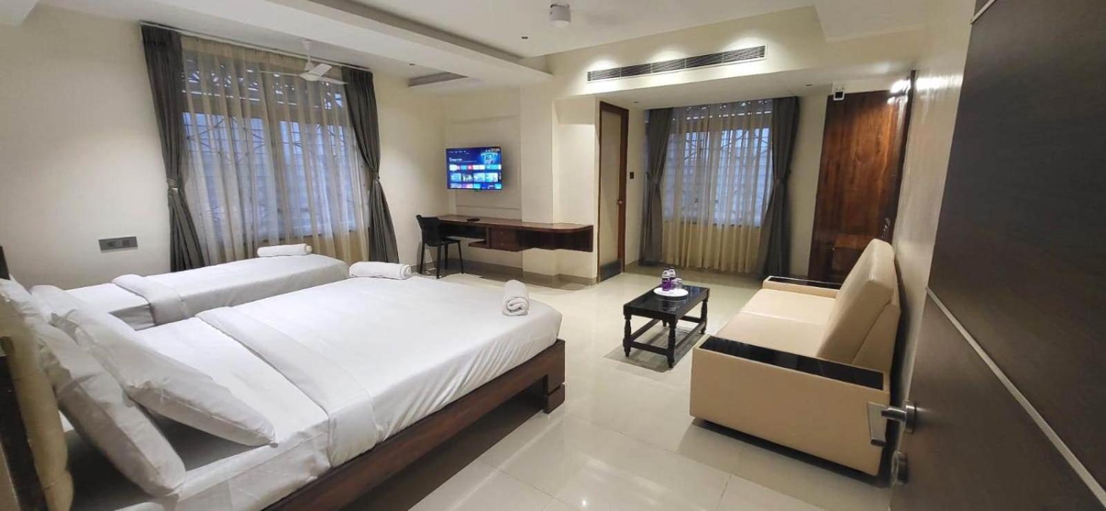 Model Grand Inn Bellary Kültér fotó