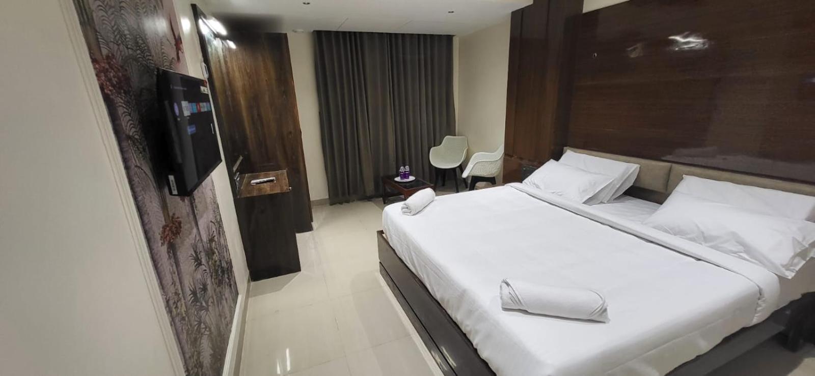 Model Grand Inn Bellary Kültér fotó