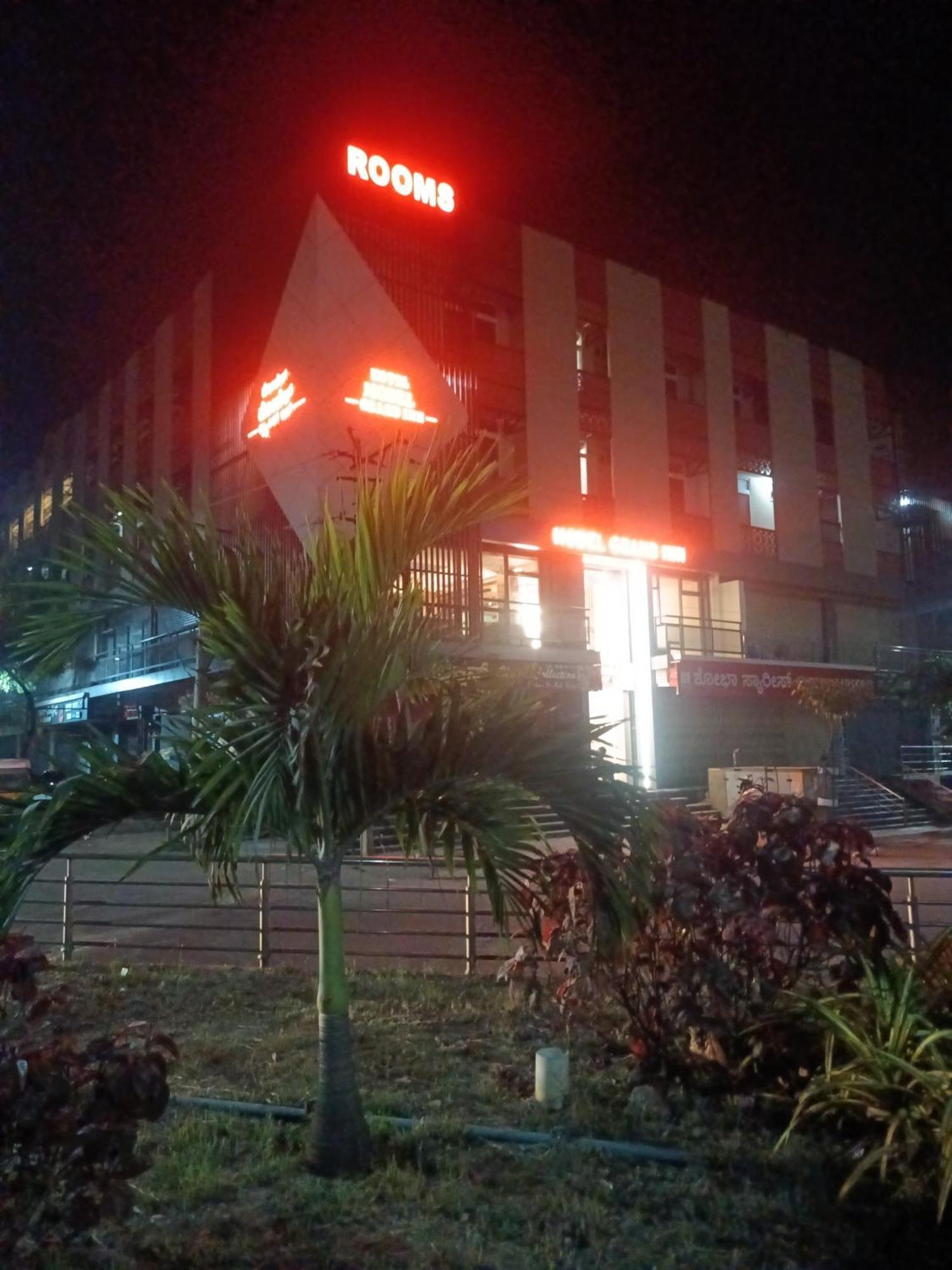 Model Grand Inn Bellary Kültér fotó