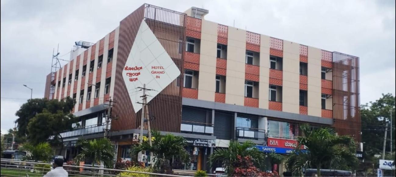 Model Grand Inn Bellary Kültér fotó